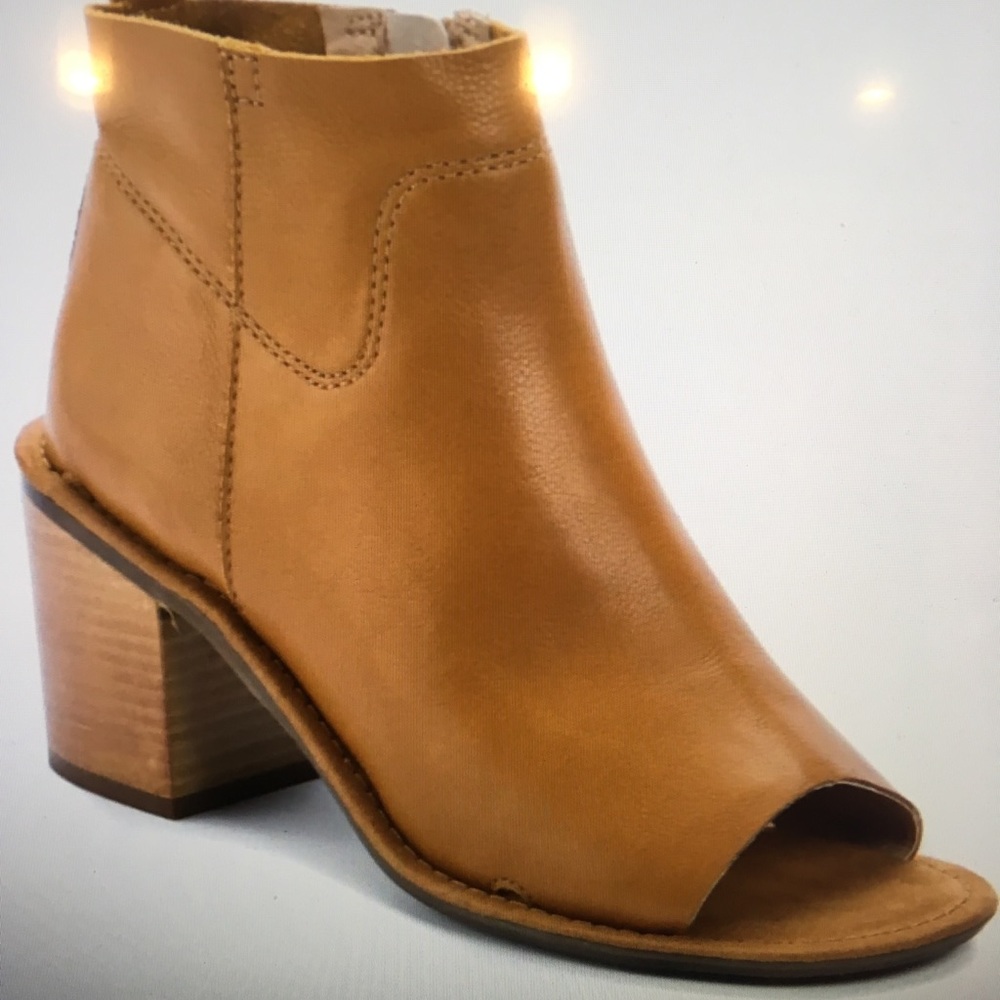 LATIGO VIVY OPEN TOE BOOTIES SIZE 9M